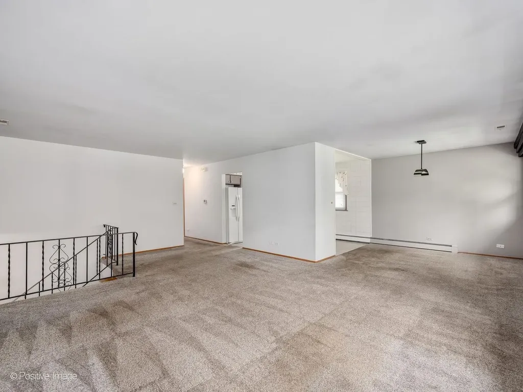 102 Hill Street Roselle IL 60172