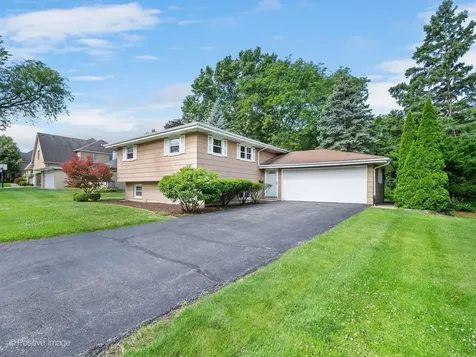 102 Hill Street Roselle IL 60172