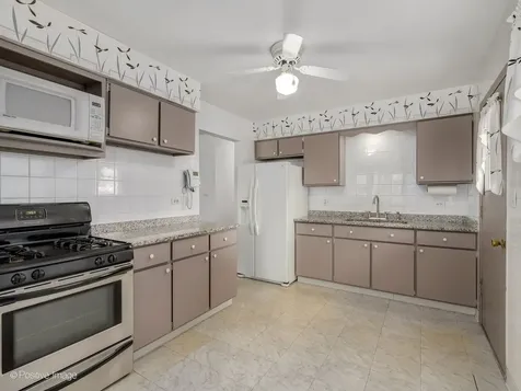 102 Hill Street Roselle IL 60172