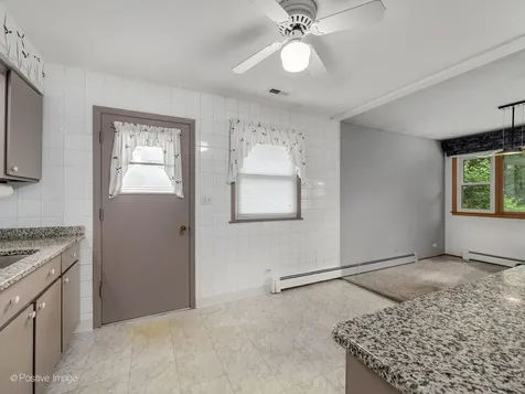 102 Hill Street Roselle IL 60172