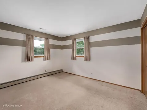 102 Hill Street Roselle IL 60172