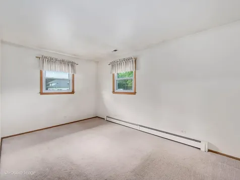 102 Hill Street Roselle IL 60172