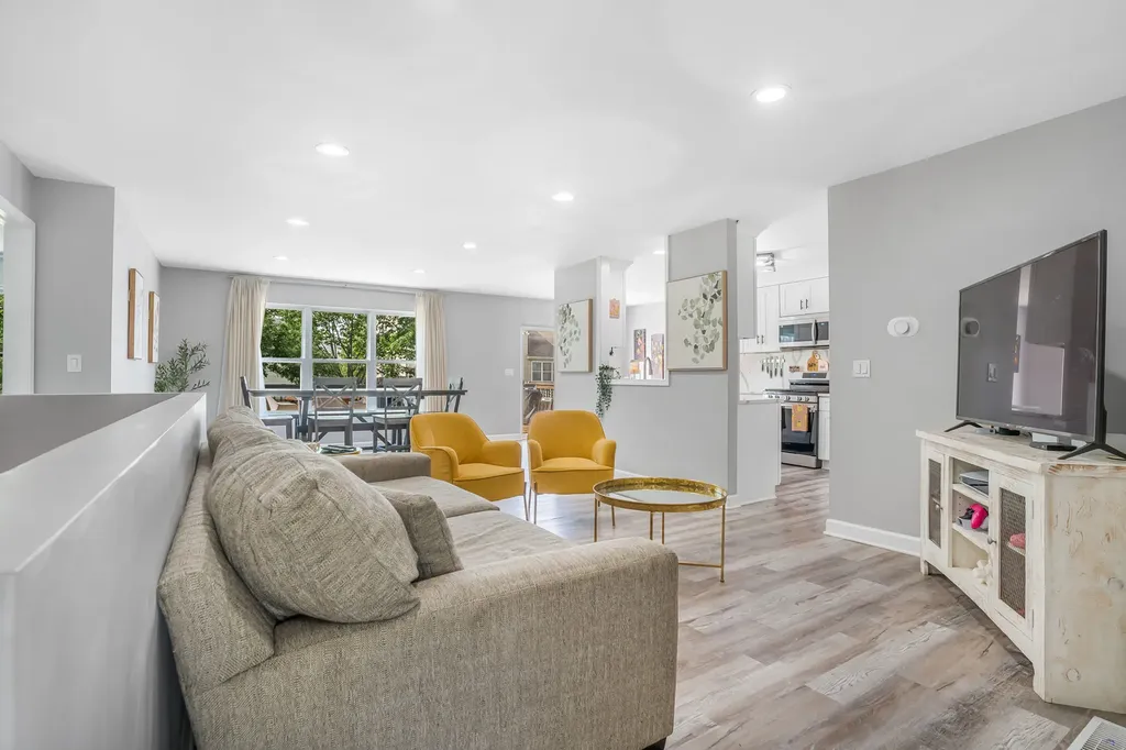 10499 Fleetwood Street Huntley IL 60142