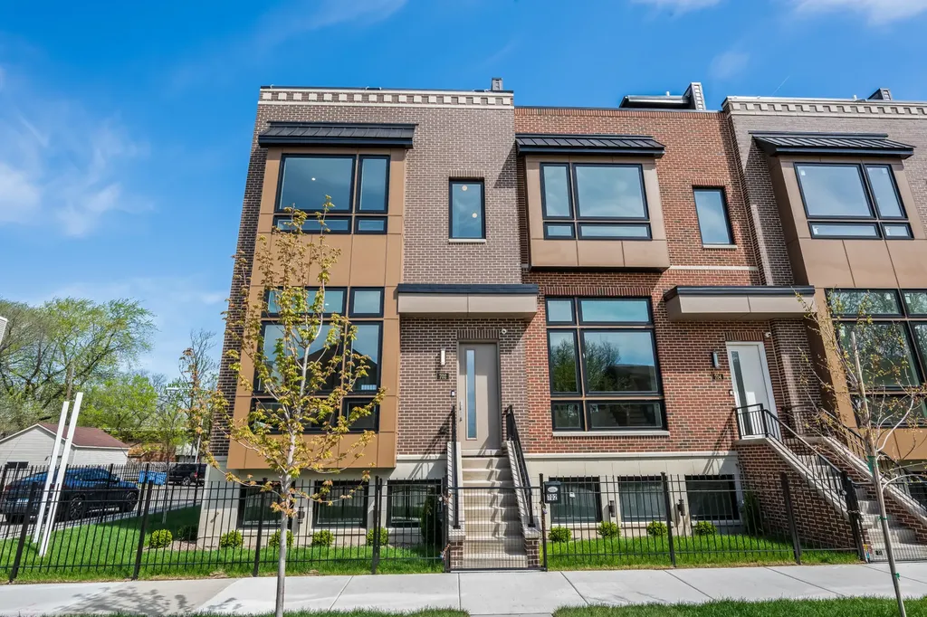 712 East 41 Street Chicago IL 60653