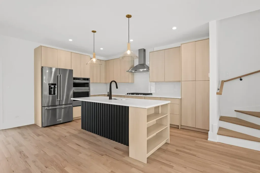 712 East 41 Street Chicago IL 60653