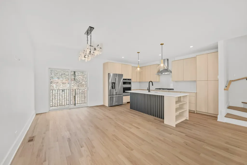 712 East 41 Street Chicago IL 60653