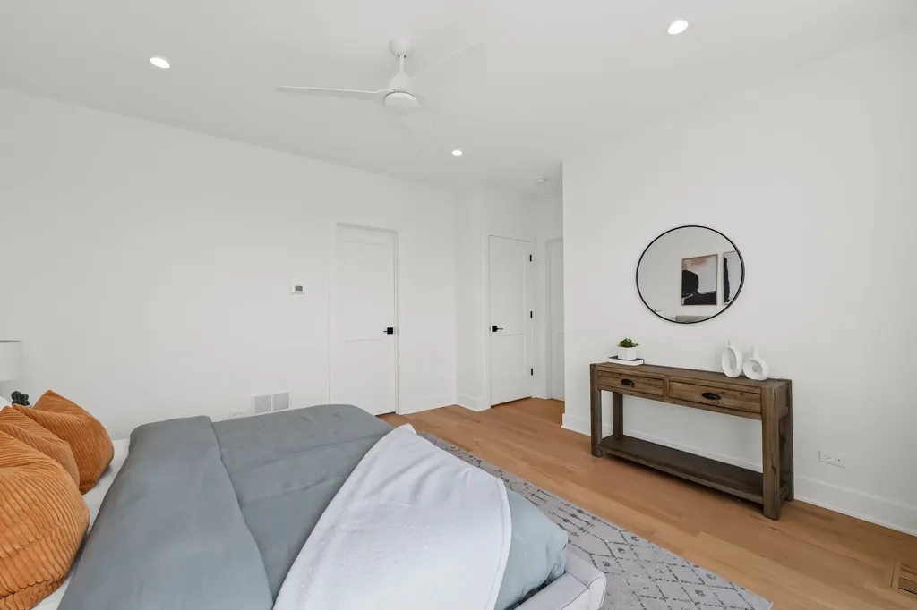 712 East 41 Street Chicago IL 60653