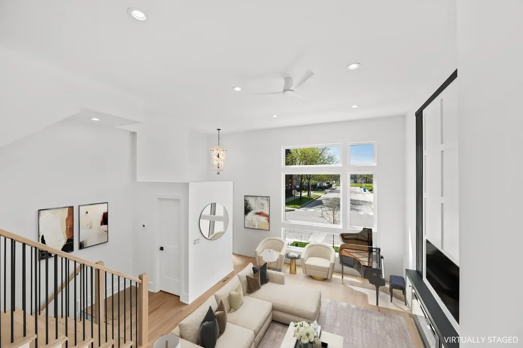 712 East 41 Street Chicago IL 60653