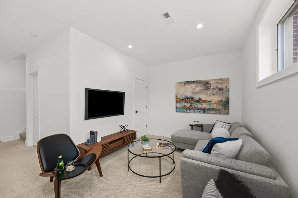712 East 41 Street Chicago IL 60653