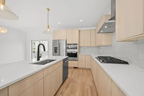 712 East 41 Street Chicago IL 60653