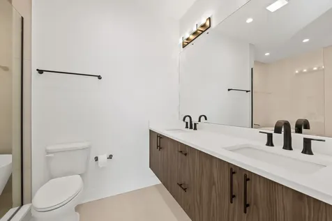 712 East 41 Street Chicago IL 60653