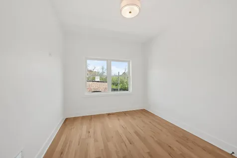 712 East 41 Street Chicago IL 60653
