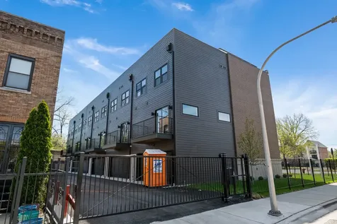 712 East 41 Street Chicago IL 60653