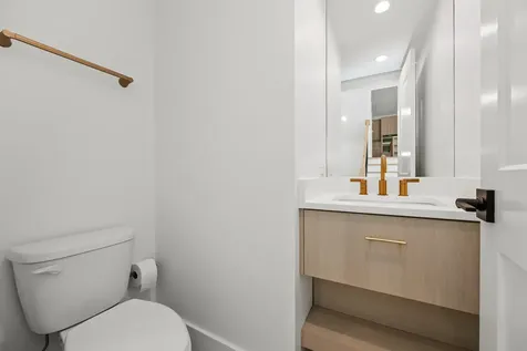 712 East 41 Street Chicago IL 60653