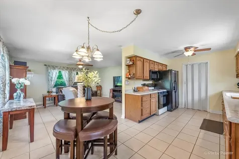 39W030 Poplar Lane St. Charles IL 60175