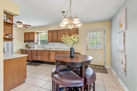 39W030 Poplar Lane St. Charles IL 60175