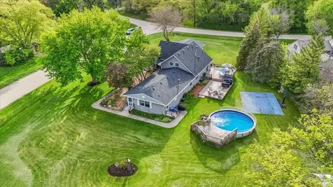 39W030 Poplar Lane St. Charles IL 60175