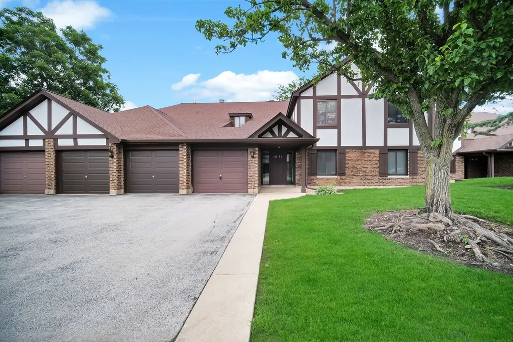 1651 Dover Court Wheaton IL 60189
