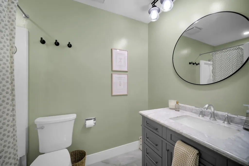 1651 Dover Court Wheaton IL 60189