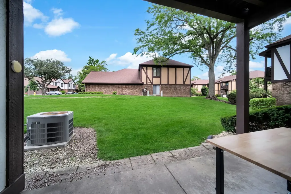 1651 Dover Court Wheaton IL 60189