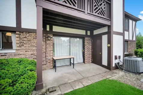 1651 Dover Court Wheaton IL 60189