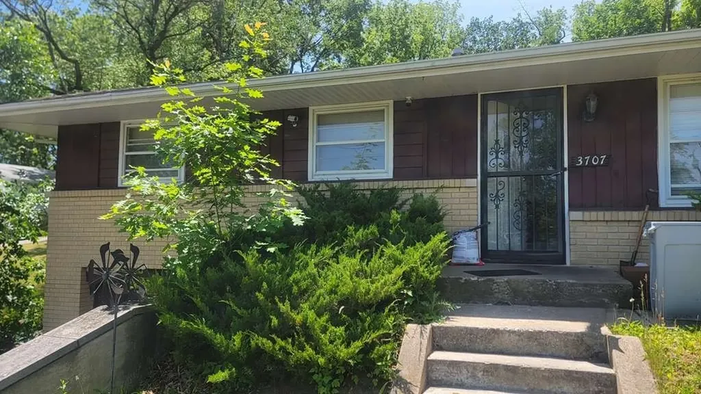 3707 Oak Grove Avenue Rockford IL 61108
