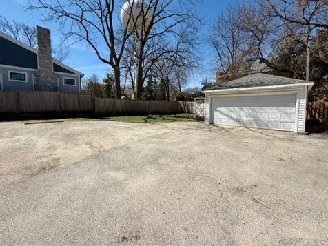 609 1ST Street Libertyville IL 60048