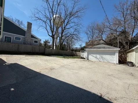 609 1ST Street Libertyville IL 60048