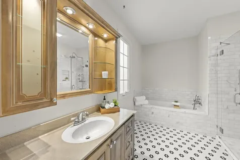 581 Rose Lane Bartlett IL 60103