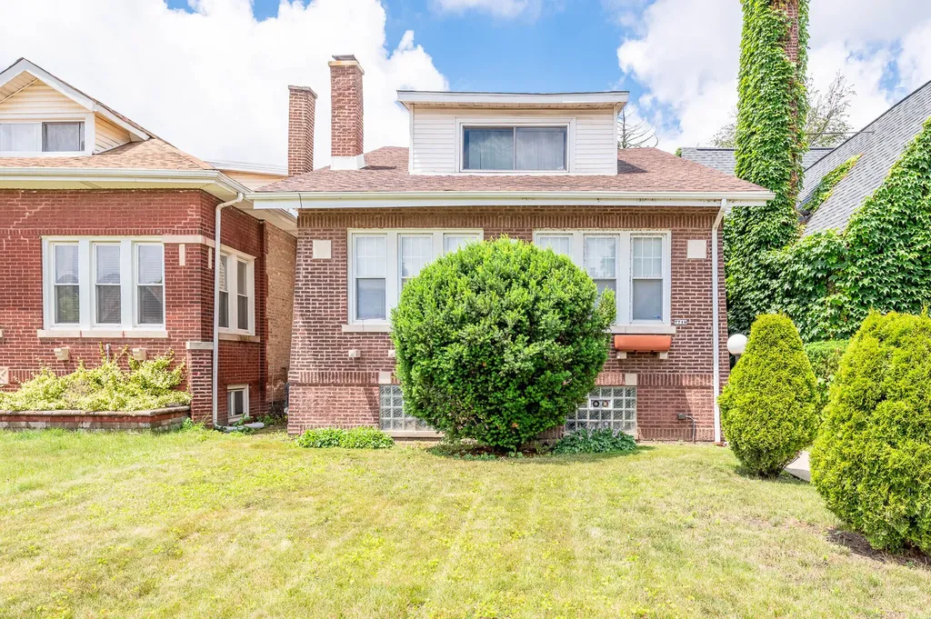 7710 South Euclid Avenue Chicago IL 60649