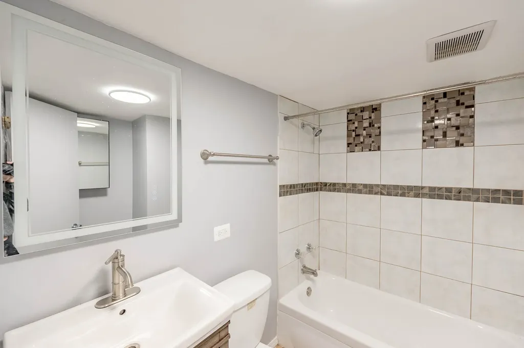 7710 South Euclid Avenue Chicago IL 60649