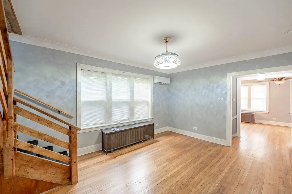 7710 South Euclid Avenue Chicago IL 60649