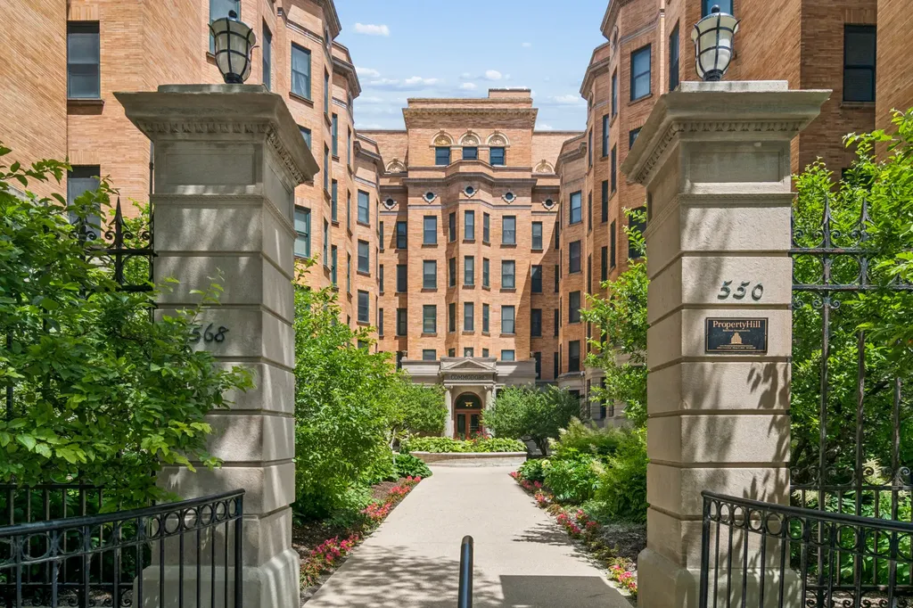 550 West Surf Street Chicago IL 60657