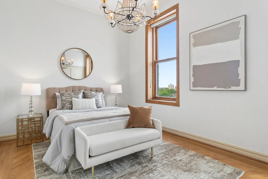 550 West Surf Street Chicago IL 60657