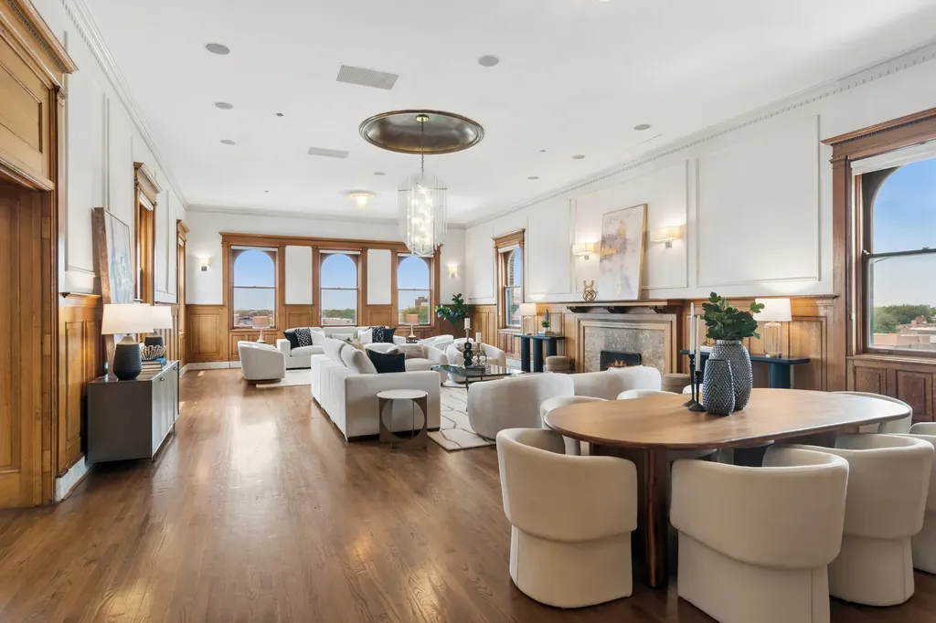 550 West Surf Street Chicago IL 60657