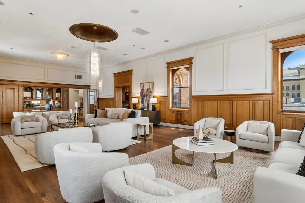 550 West Surf Street Chicago IL 60657