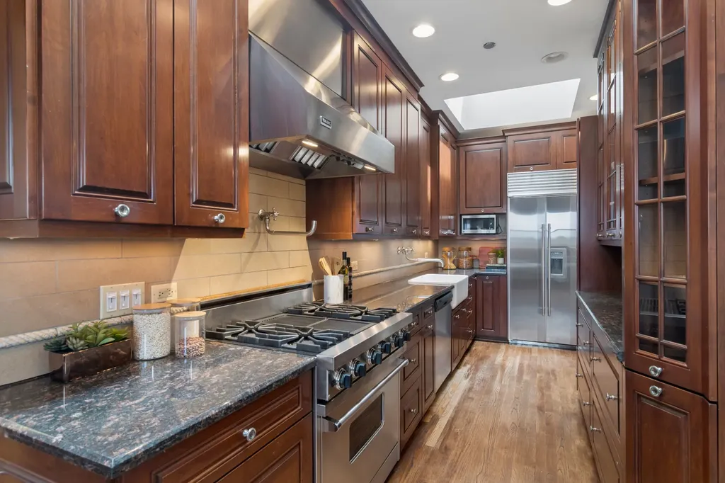 550 West Surf Street Chicago IL 60657