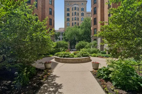550 West Surf Street Chicago IL 60657