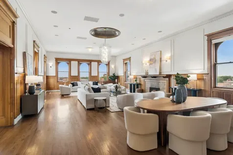 550 West Surf Street Chicago IL 60657