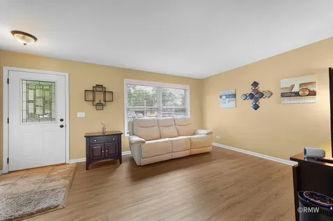 922 Capistrano Terrace Bartlett IL 60103