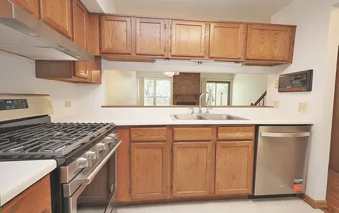 942 Little Falls Court Elk Grove Village IL 60007