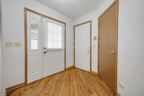 942 Little Falls Court Elk Grove Village IL 60007