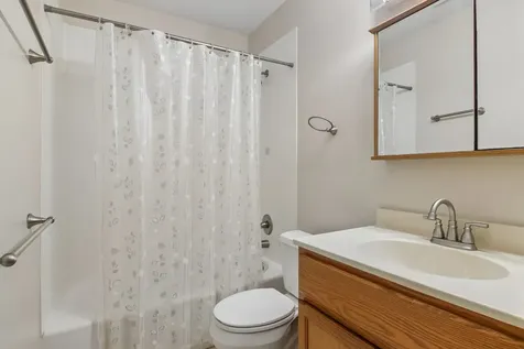 74 Commonwealth Court Vernon Hills IL 60061