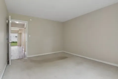 74 Commonwealth Court Vernon Hills IL 60061