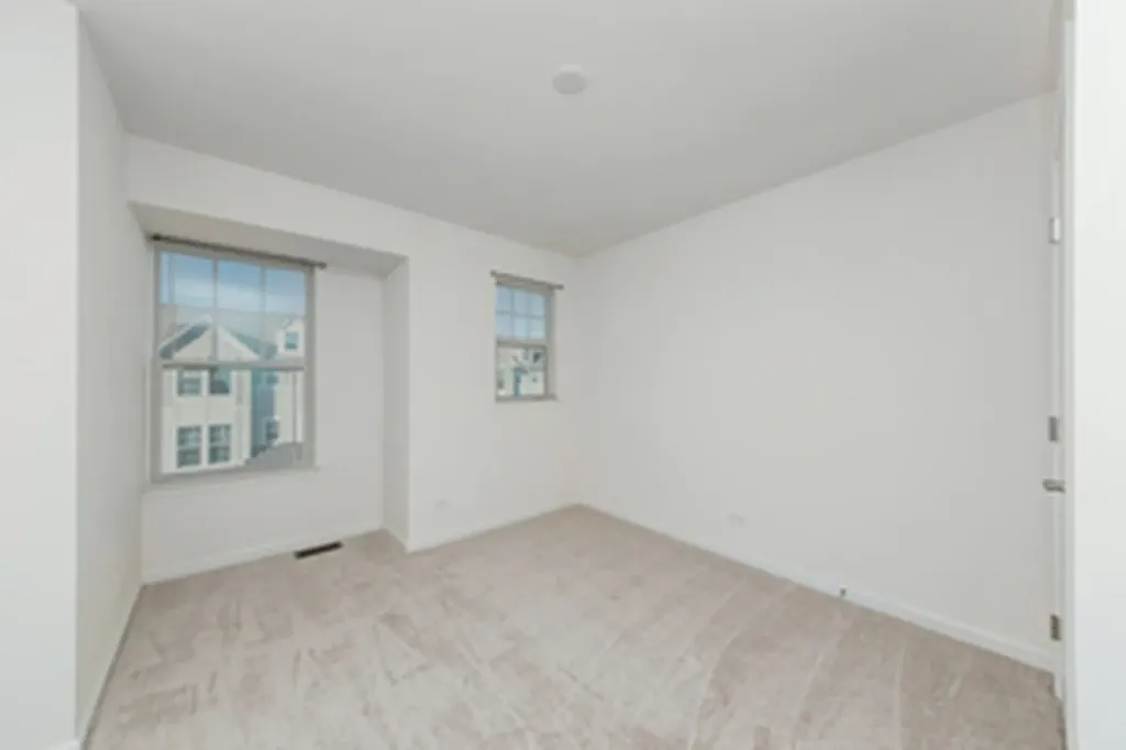 212 Commerce Street E Aurora IL 60504
