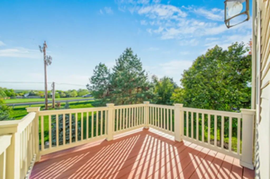 212 Commerce Street E Aurora IL 60504