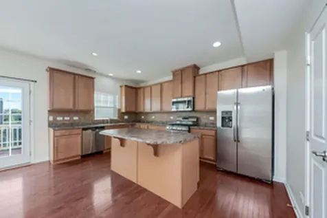 212 Commerce Street E Aurora IL 60504