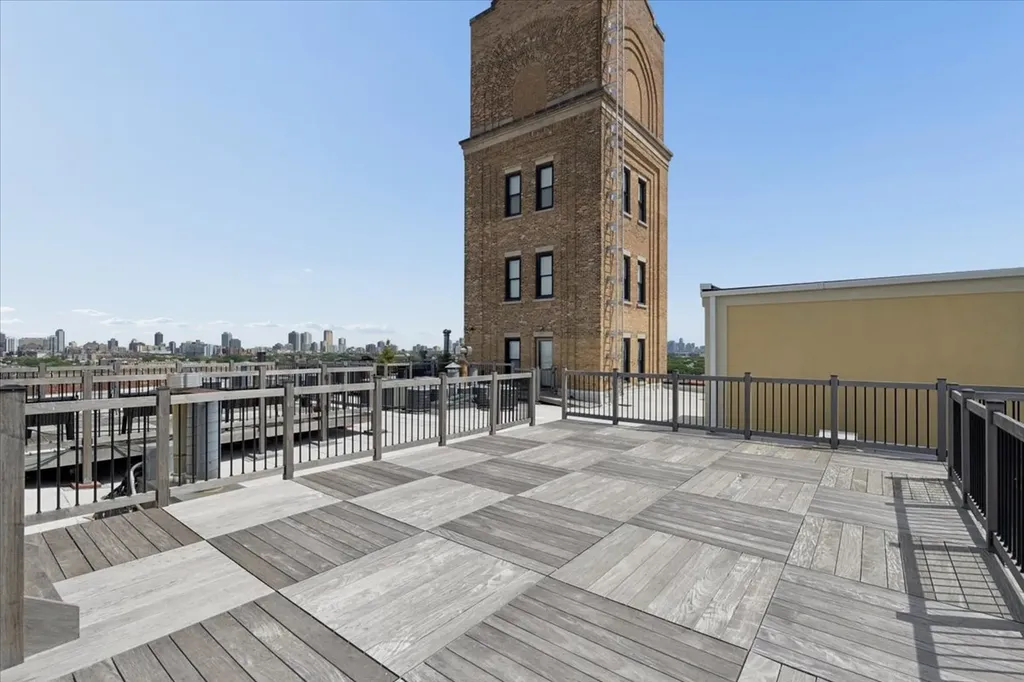 1601 West School Street Chicago IL 60657