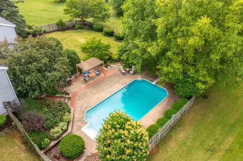 913 Cherokee Court Lake Villa IL 60046
