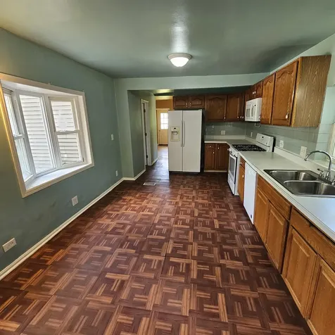 611 Golfview Drive Round Lake Beach IL 60073